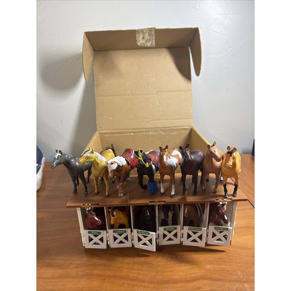 VTG The Riding Academy Horse Stable Playset #614 With 14 Horse And Accessories